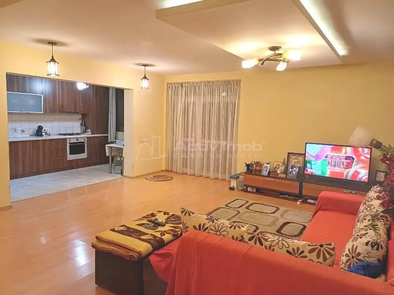 House / villa for sale 190 sqm in Bucuresti, Prelungirea Ghencea area - foto 9