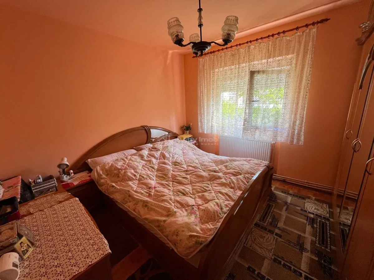 Caransebes, Apartamento de 3 Dormitorios, Amueblado y Equipado, Zona Pipirig - foto 3