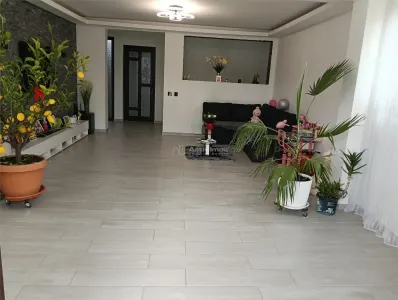 6卧室别墅待售，地块1,100平方米，波佩什蒂-朱尔朱 - Popesti