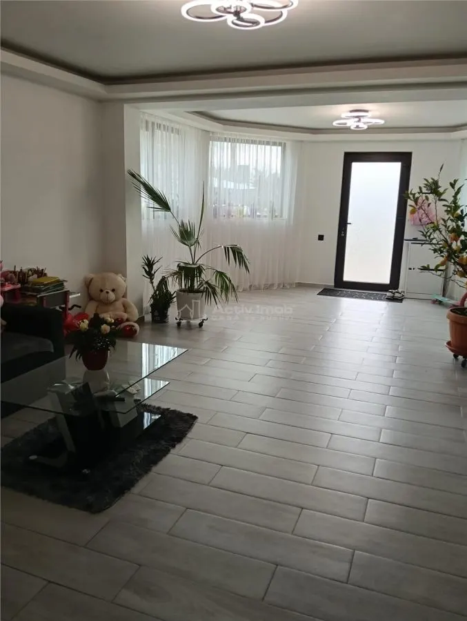 House / villa for sale 240 sqm in Popesti - foto 2