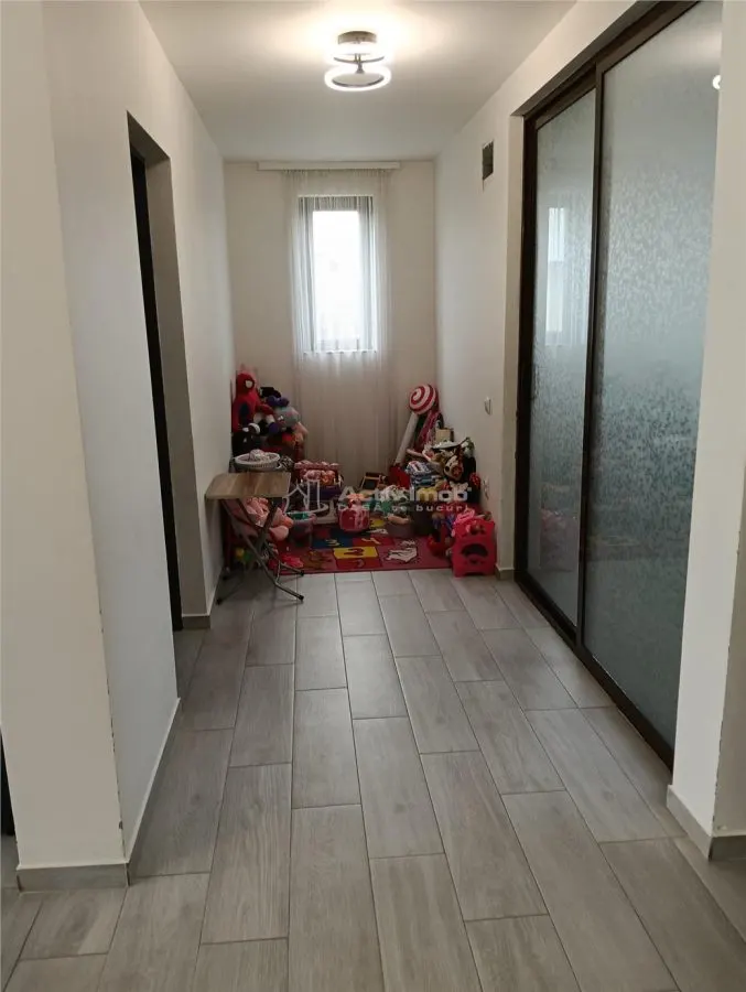 House / villa for sale 240 sqm in Popesti - foto 12