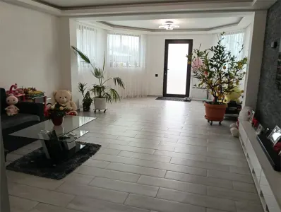 House / villa for sale 240 sqm in Popesti - foto 13