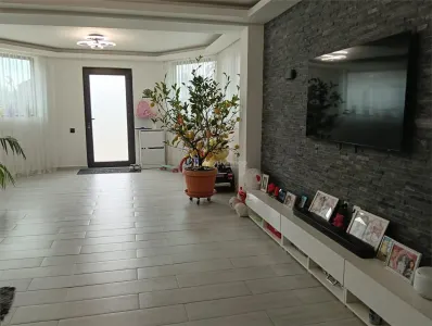 House / villa for sale 240 sqm in Popesti - foto 15