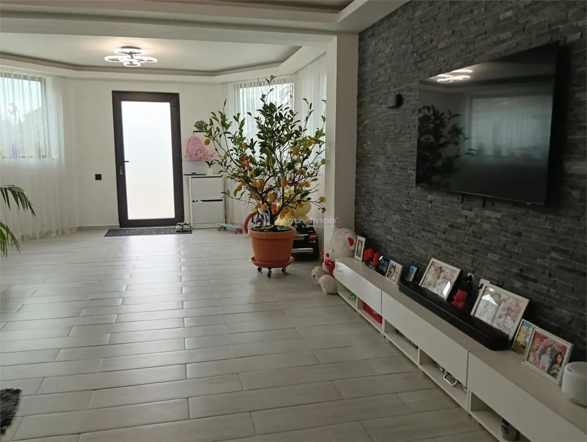 House / villa for sale 240 sqm in Popesti - foto 15