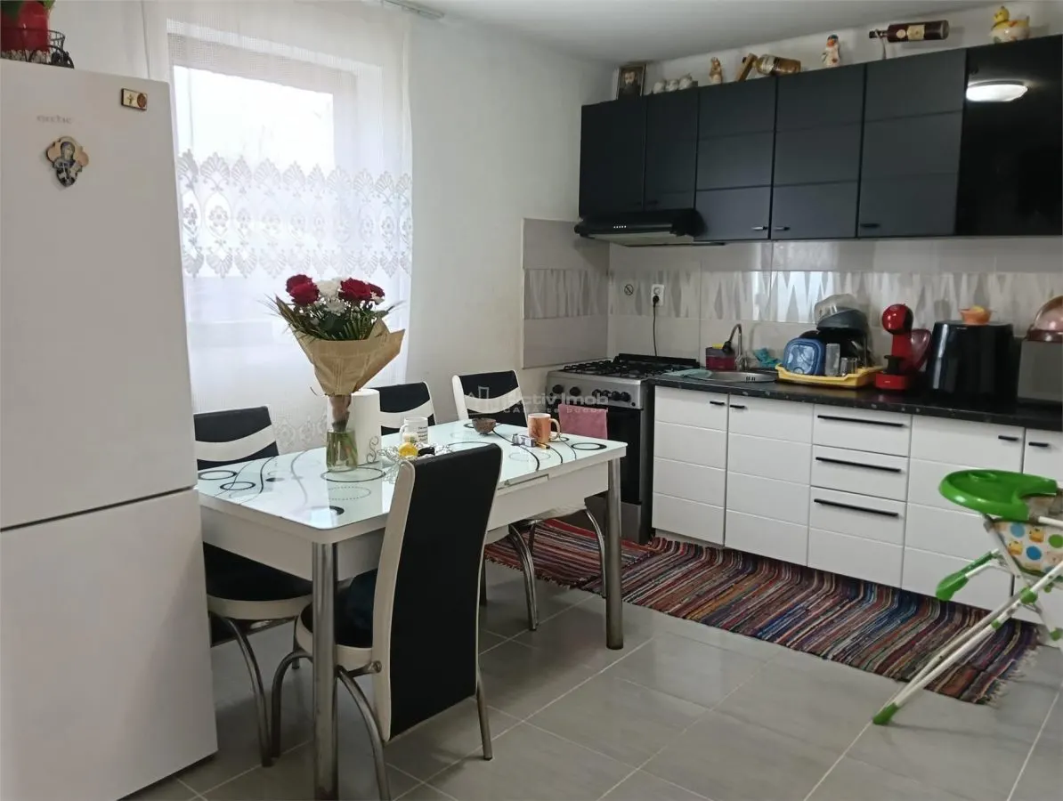 House / villa for sale 240 sqm in Popesti - foto 3