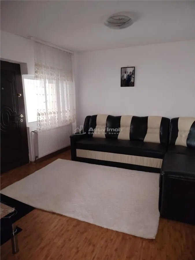 Casa de 3 Dormitorios en Venta, Zona Liceul Carabella, Târgoviște - foto 2