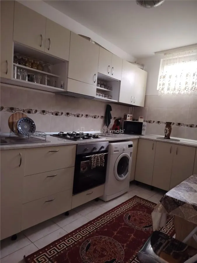 Casa de 3 Dormitorios en Venta, Zona Liceul Carabella, Târgoviște - foto 16