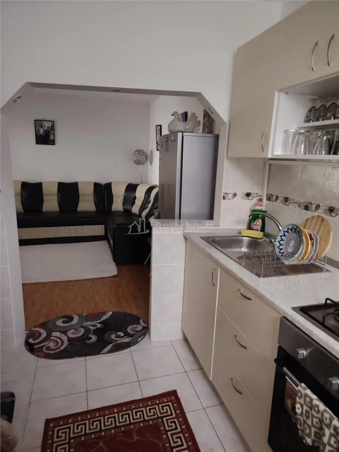 Casa de 3 Dormitorios en Venta, Zona Liceul Carabella, Târgoviște - foto 3
