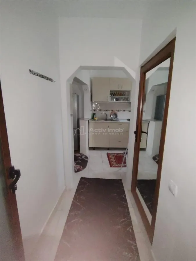 Casa de 3 Dormitorios en Venta, Zona Liceul Carabella, Târgoviște - foto 4