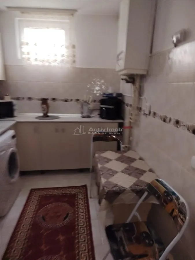 Casa de 3 Dormitorios en Venta, Zona Liceul Carabella, Târgoviște - foto 8