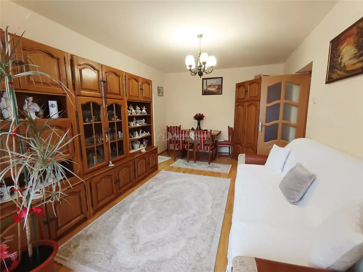 Appartement 2 Chambres en Zone Centrale de Moldova Noua - foto 1