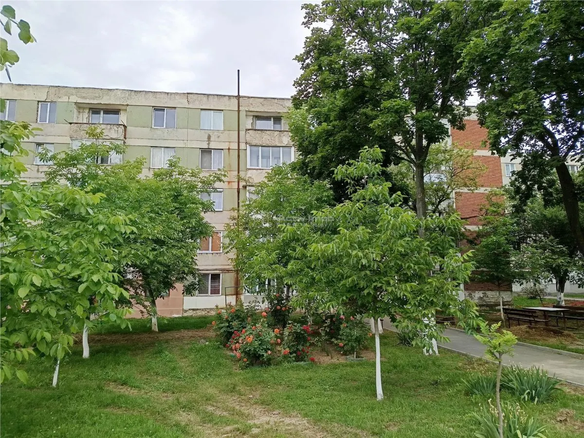 Appartement 2 Chambres en Zone Centrale de Moldova Noua - foto 12