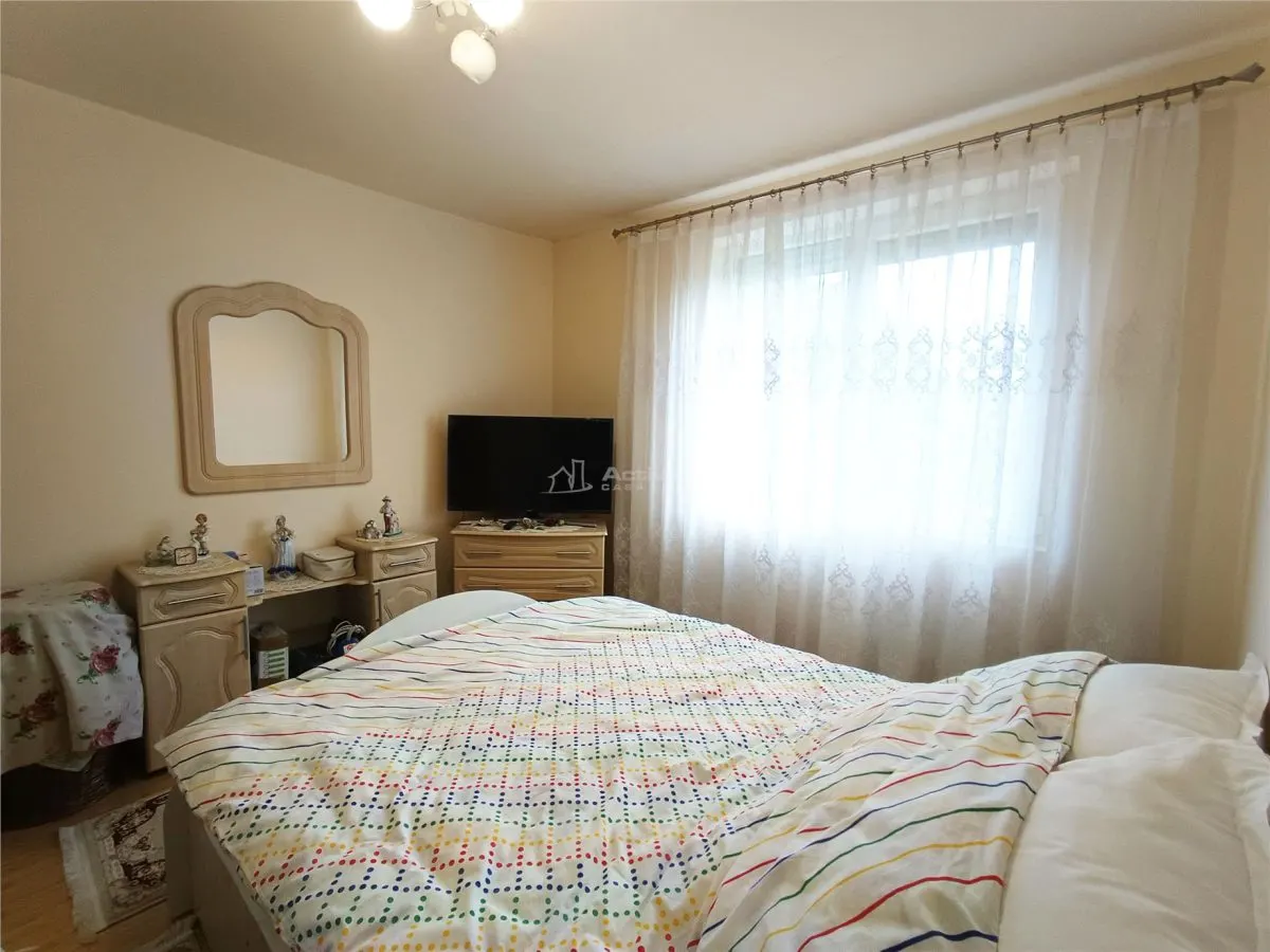Appartement 2 Chambres en Zone Centrale de Moldova Noua - foto 8