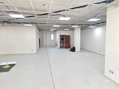 Baia Mare Alquiler Comercial | Local Nuevo | Ubicación Central - foto 2