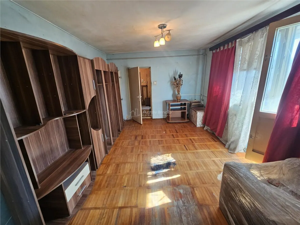Apartment with 2 bedrooms for sale 56 sqm in Resita, Micro III area - foto 2