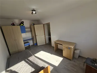 Apartment with 2 bedrooms for sale 56 sqm in Resita, Micro III area - foto 3