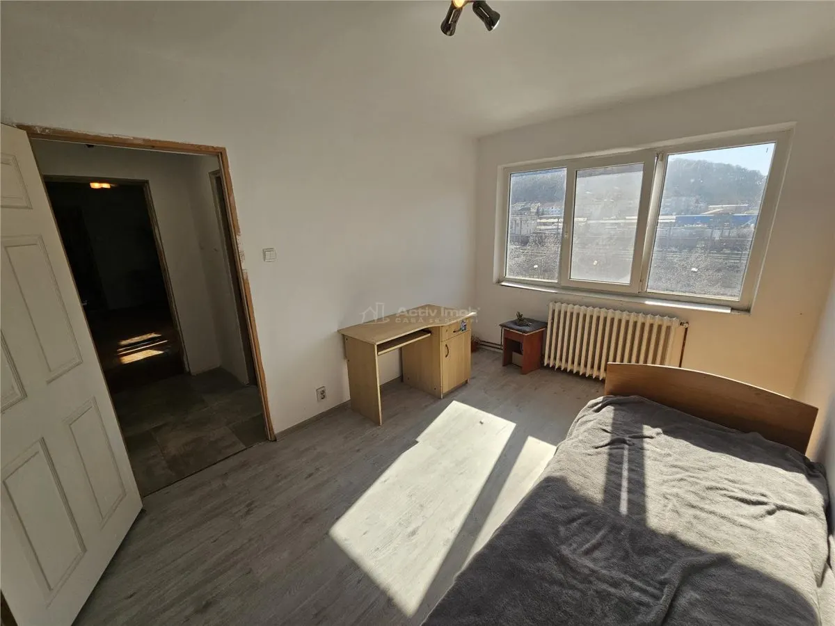 Apartment with 2 bedrooms for sale 56 sqm in Resita, Micro III area - foto 4