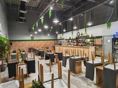Oportunidad Excepcional de Inversión en Oradea – Restaurante Completamente Equipado, Negocio Llave en Mano - foto 2