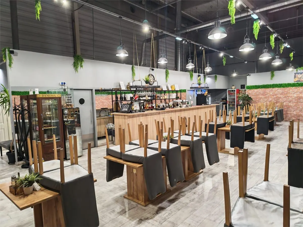 Oportunidad Excepcional de Inversión en Oradea – Restaurante Completamente Equipado, Negocio Llave en Mano - foto 3