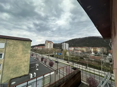 Resita, Apartamento de 3 Dormitorios, Semiabierto, Zona Central - foto 4
