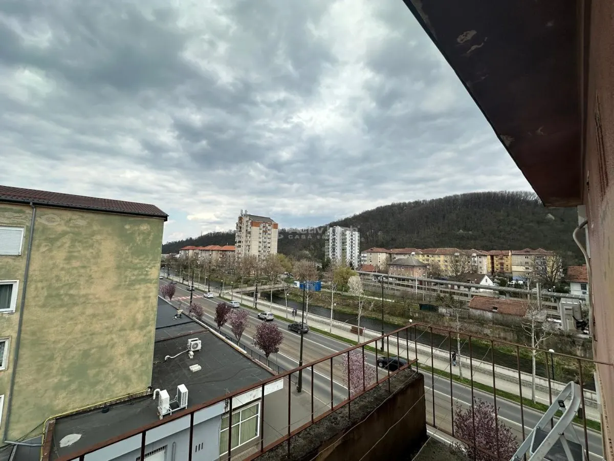 Resita, Apartamento de 3 Dormitorios, Semiabierto, Zona Central - foto 4