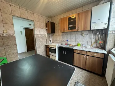 Resita, Apartamento de 3 Dormitorios, Semiabierto, Zona Central - foto 8