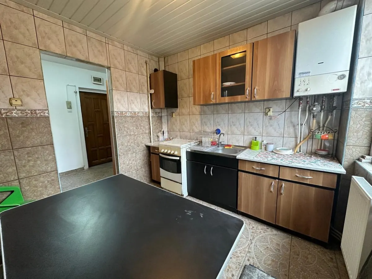 Resita, Apartamento de 3 Dormitorios, Semiabierto, Zona Central - foto 8