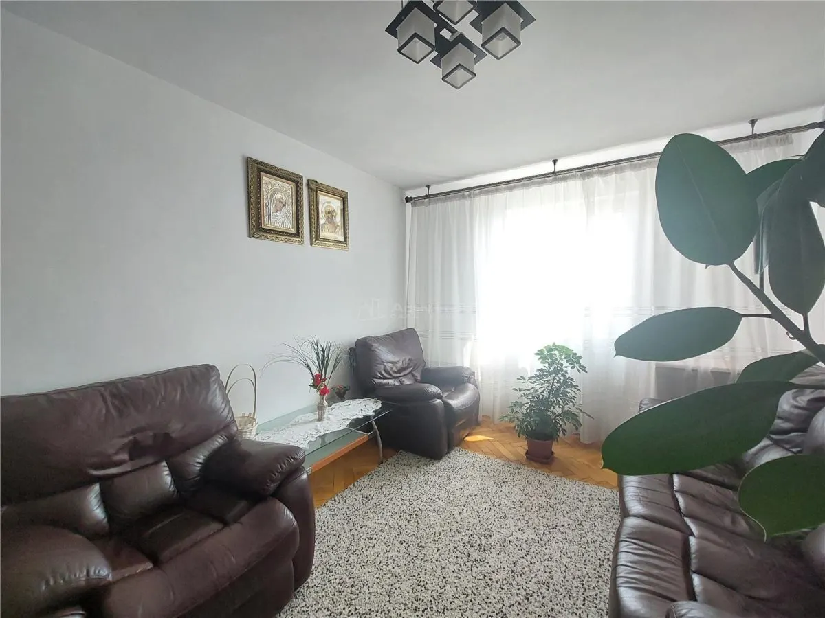Exclusive 4-Bedroom Apartment, 60 sqm, 3rd Floor, Republicii Street, CFR Zone - foto 1