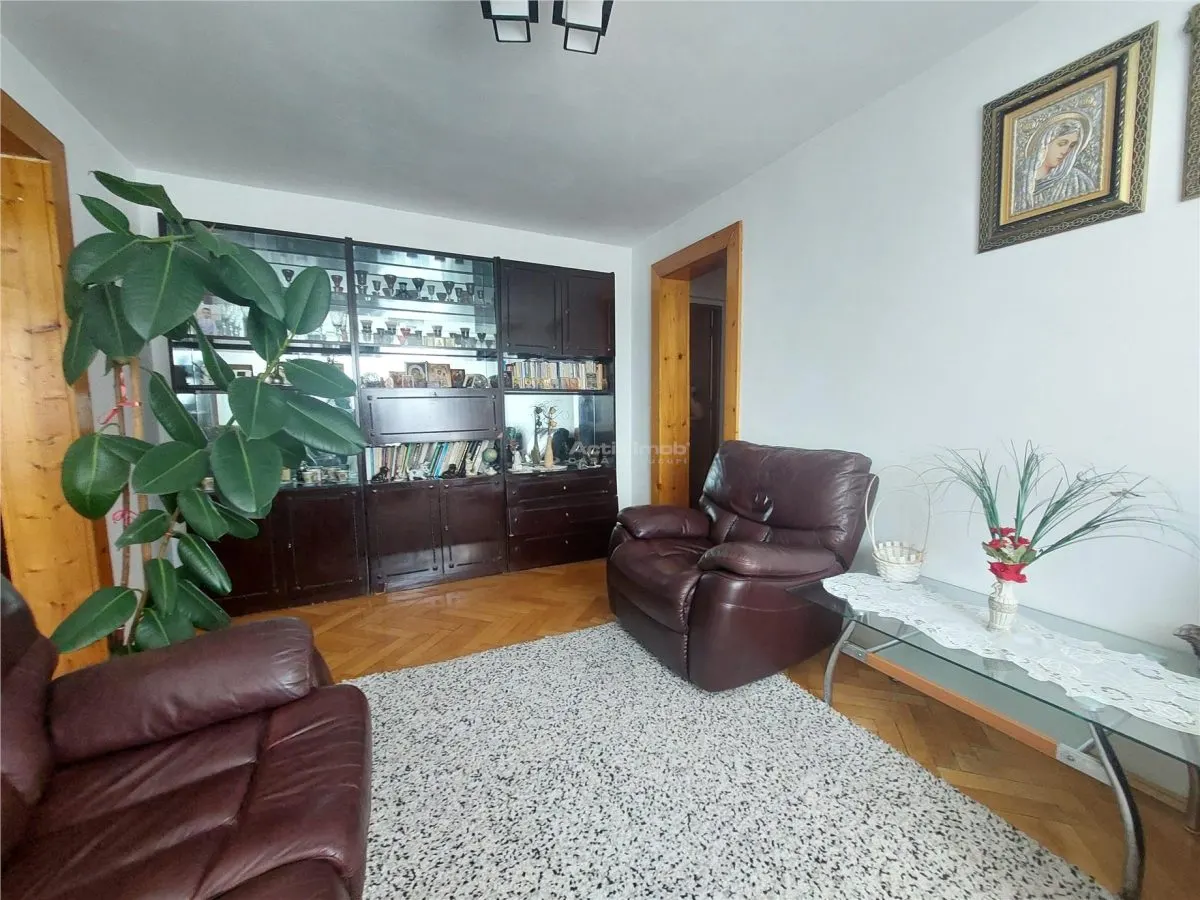 Exclusive 4-Bedroom Apartment, 60 sqm, 3rd Floor, Republicii Street, CFR Zone - foto 3