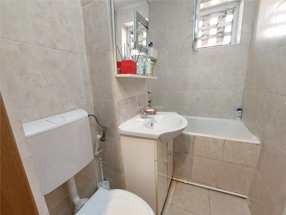 Exclusive 4-Bedroom Apartment, 60 sqm, 3rd Floor, Republicii Street, CFR Zone - foto 9