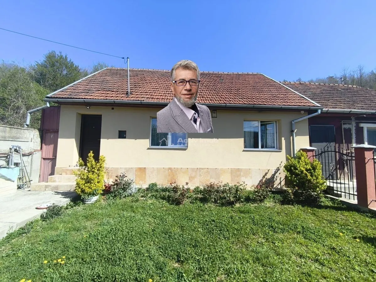 Maison à Resita, Quartier Muncitoresc - foto 1