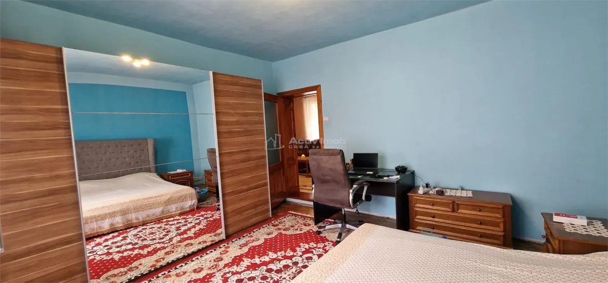 House / villa for sale 230 sqm in Resita, Muncitoresc area - foto 13