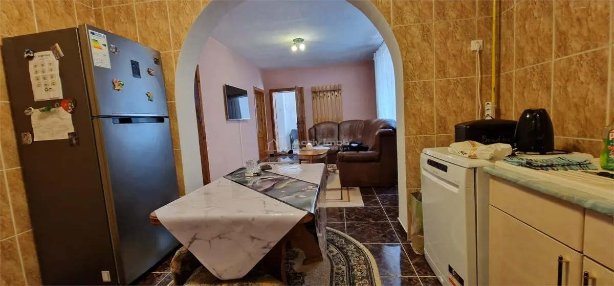 House / villa for sale 230 sqm in Resita, Muncitoresc area - foto 5