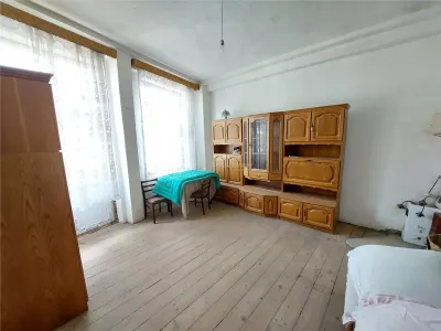 2室公寓，一楼，60平米，地下室，超中心位置 - Buzau