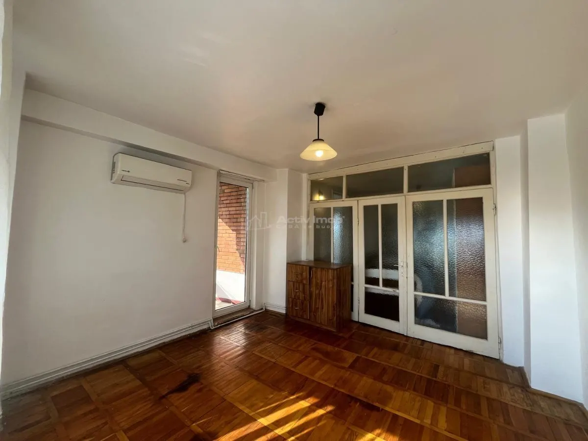 Lugoj, 3-Bedroom Apartment, 92 sqm, 8th Floor, Tower Block, OMV Zone, Panoramic Views - foto 2