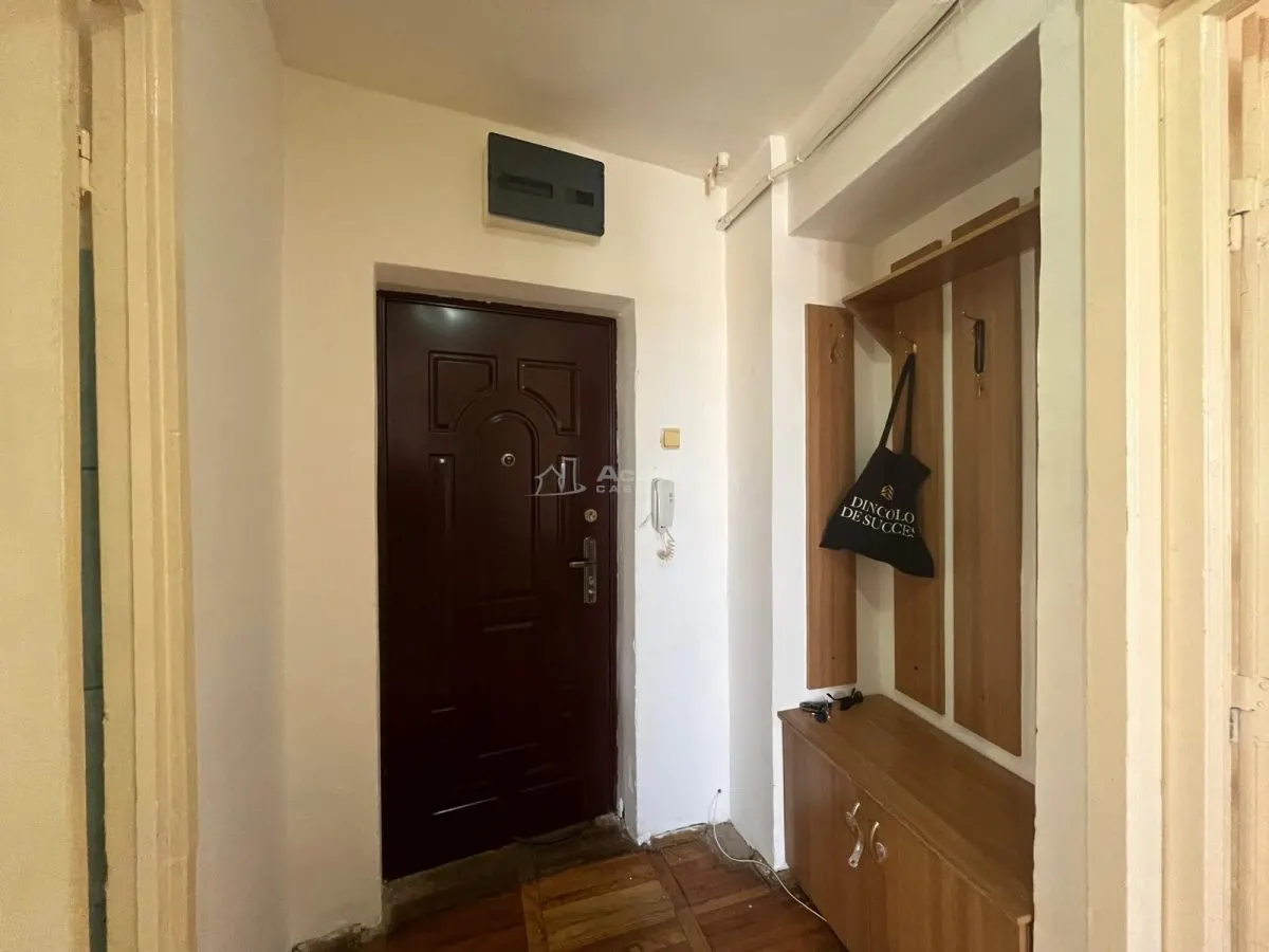 Lugoj, 3-Bedroom Apartment, 92 sqm, 8th Floor, Tower Block, OMV Zone, Panoramic Views - foto 13