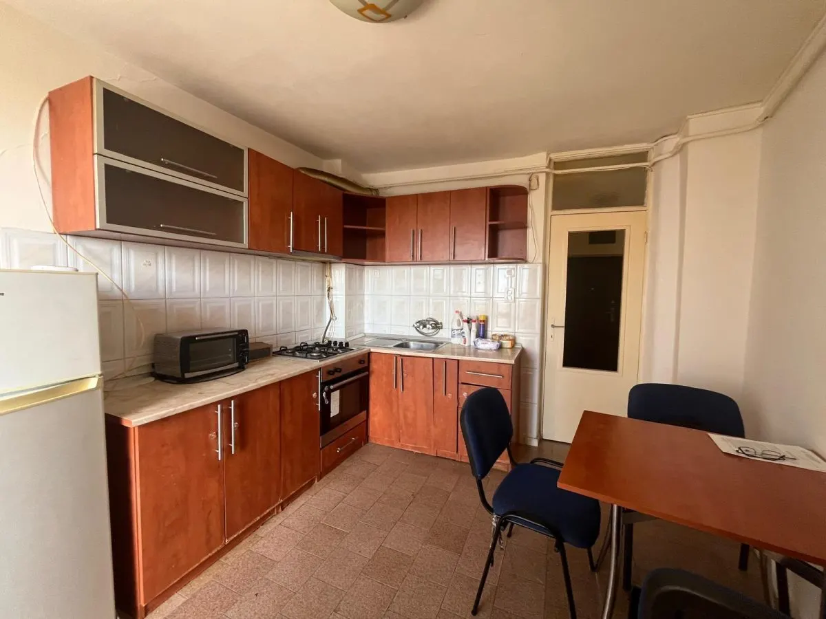 Lugoj, 3-Bedroom Apartment, 92 sqm, 8th Floor, Tower Block, OMV Zone, Panoramic Views - foto 3