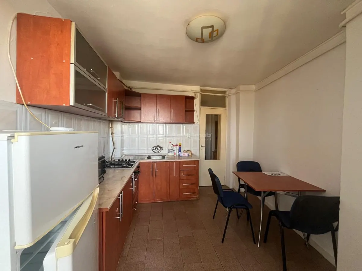 Lugoj, 3-Bedroom Apartment, 92 sqm, 8th Floor, Tower Block, OMV Zone, Panoramic Views - foto 21