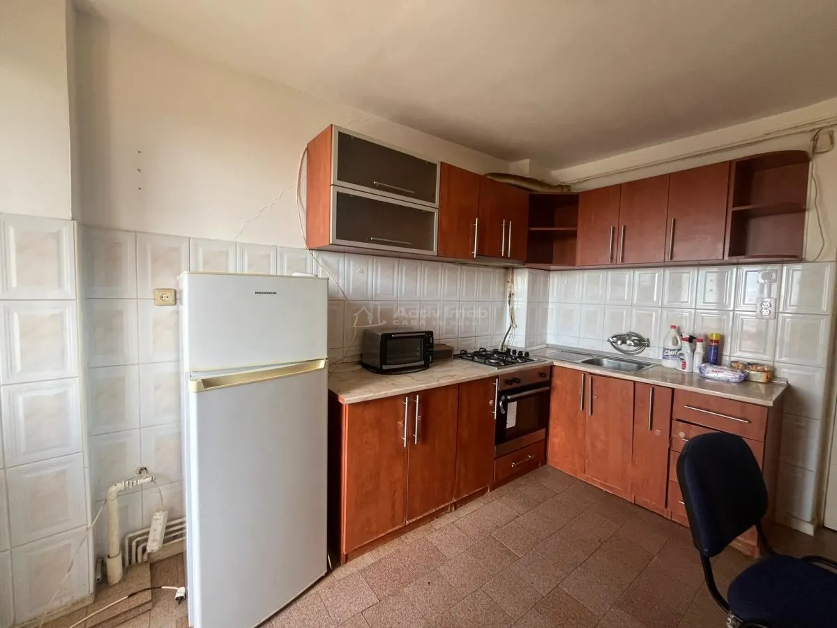 Lugoj, 3-Bedroom Apartment, 92 sqm, 8th Floor, Tower Block, OMV Zone, Panoramic Views - foto 22