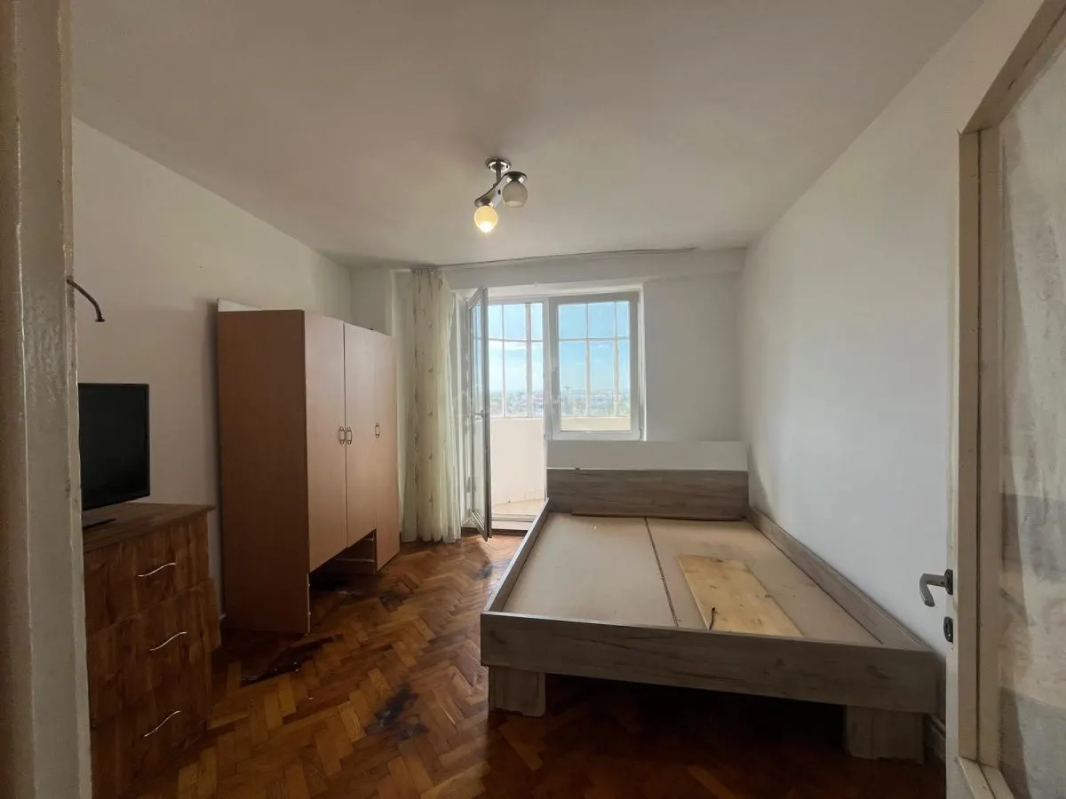 Lugoj, 3-Bedroom Apartment, 92 sqm, 8th Floor, Tower Block, OMV Zone, Panoramic Views - foto 9