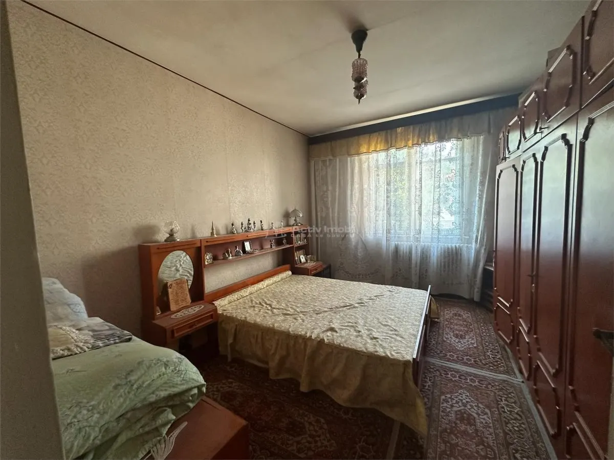 Resita, Apartamento de 3 Dormitorios, Distribución Separada, Planta Baja, Lunca - foto 3