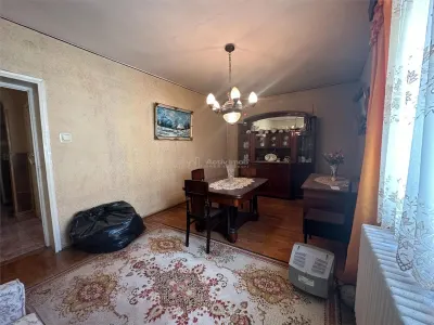 Resita, Apartamento de 3 Dormitorios, Distribución Separada, Planta Baja, Lunca - foto 4
