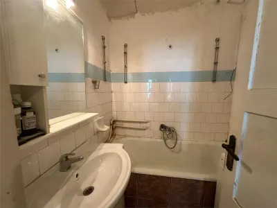 Resita, Apartamento de 3 Dormitorios, Distribución Separada, Planta Baja, Lunca - foto 10