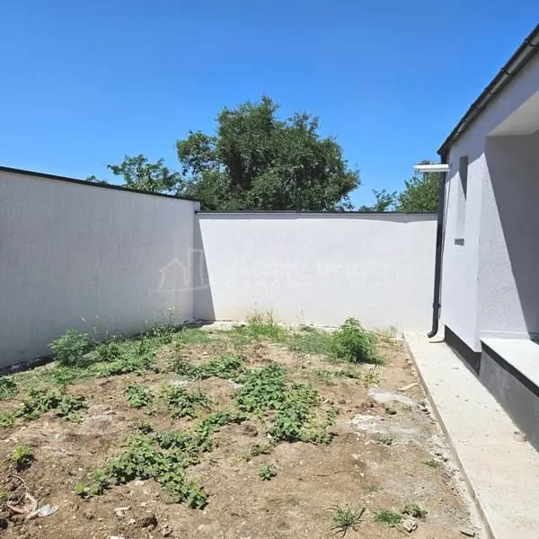 House / villa for sale 115 sqm in Bucuresti, Prelungirea Ghencea area - foto 3