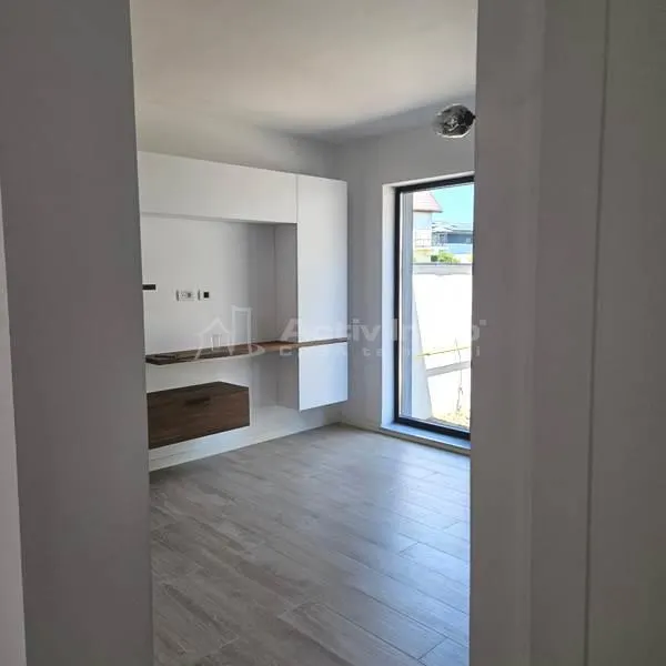 House / villa for sale 115 sqm in Bucuresti, Prelungirea Ghencea area - foto 5