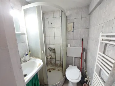 Casa de dos cuerpos, terreno 228 m², zona Gării, Buzau - foto 6