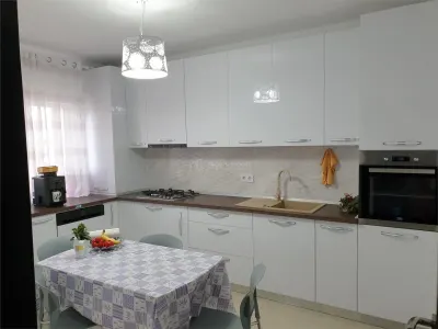 4卧室复式楼出租，Micro 3，Penny地区 – 家具配齐且设施完善 - foto 2