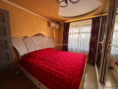 Investissement Intelligent : Appartement et Espace Commercial avec Accès Séparé - foto 2