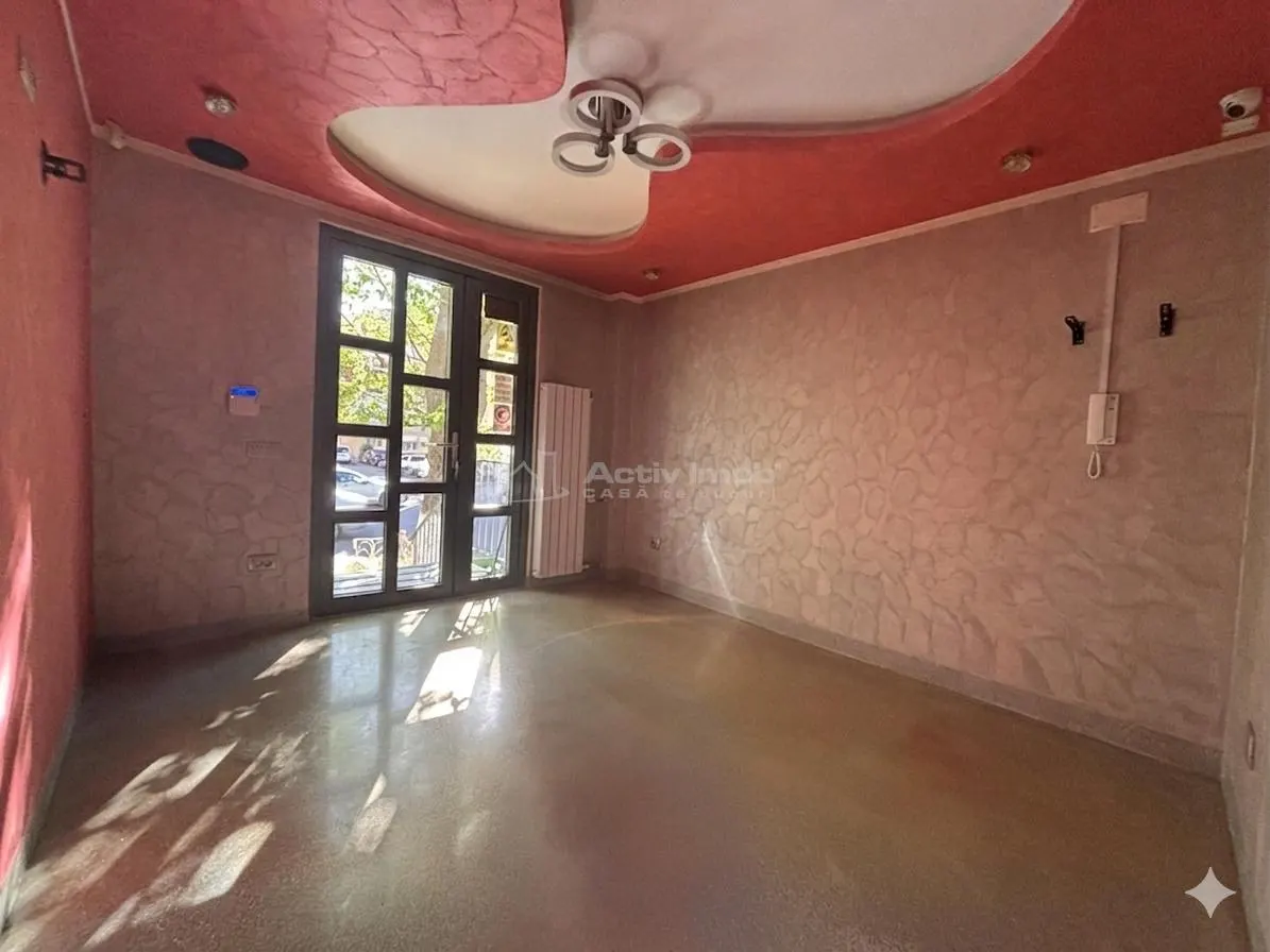 Investissement Intelligent : Appartement et Espace Commercial avec Accès Séparé - foto 15