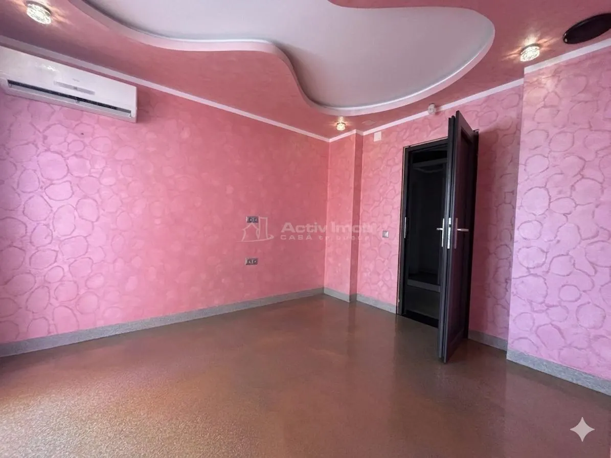Investissement Intelligent : Appartement et Espace Commercial avec Accès Séparé - foto 17